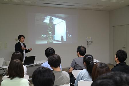 建築ツアーの様子