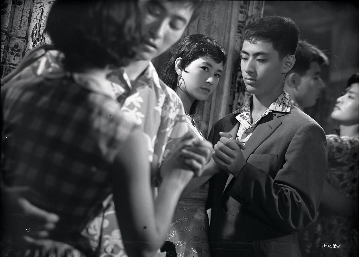 1956_狂った果実_b_c015_n (2) 1.jpg